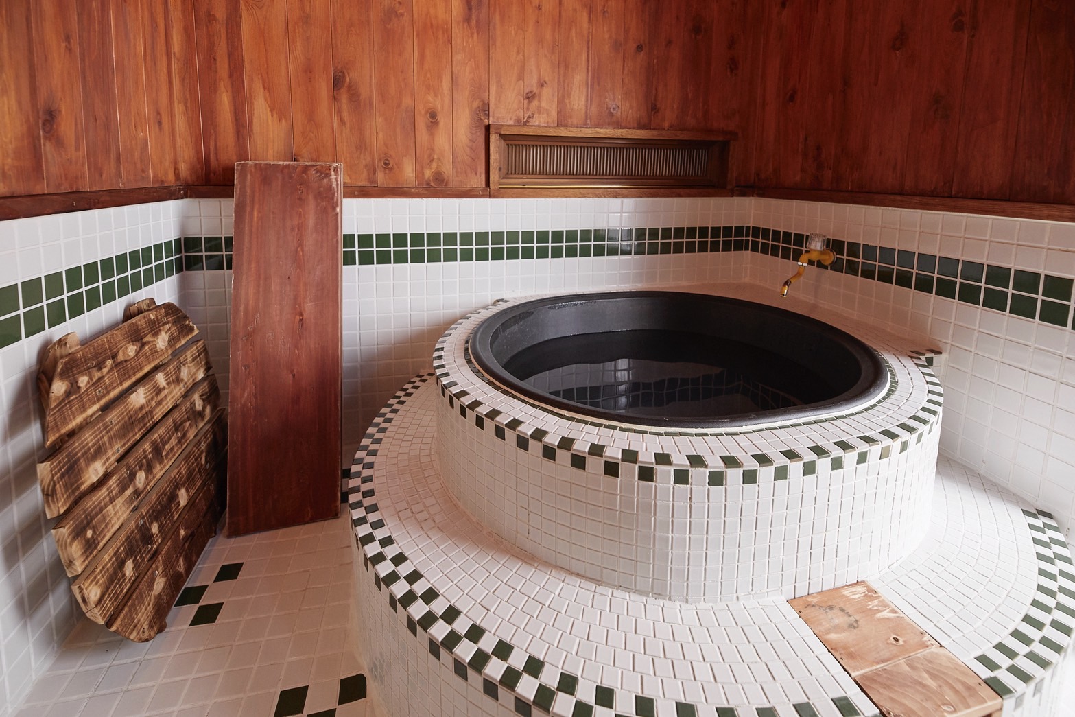 アトリエトナリ